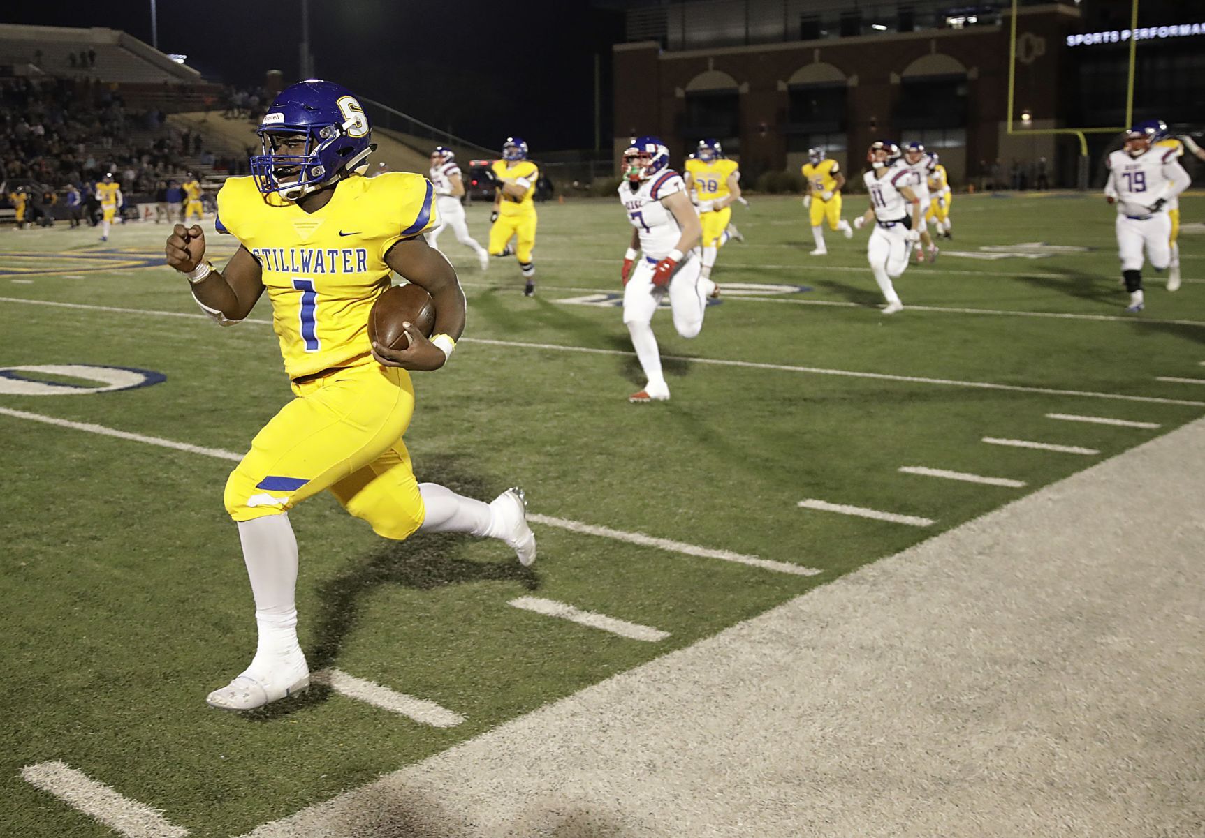 Running back nominee: Qwontrel Walker, Stillwater